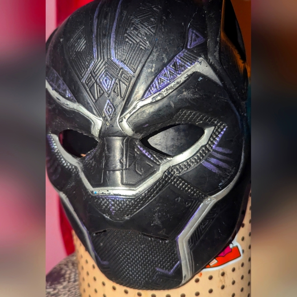 Black Panther Mask and arm claw both  pieces light up w electonic sound effects.